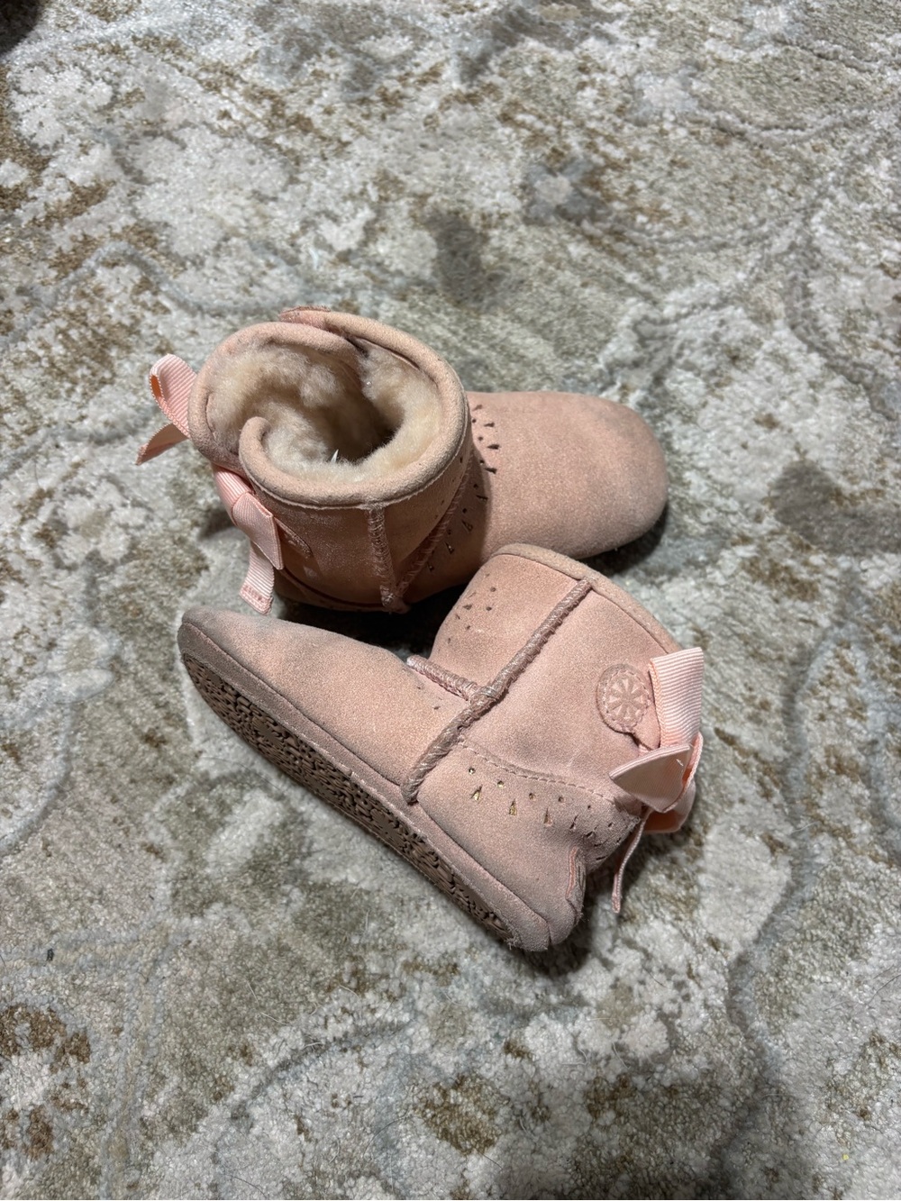 Ugg baby Bailey bow pink boots size 4 5c